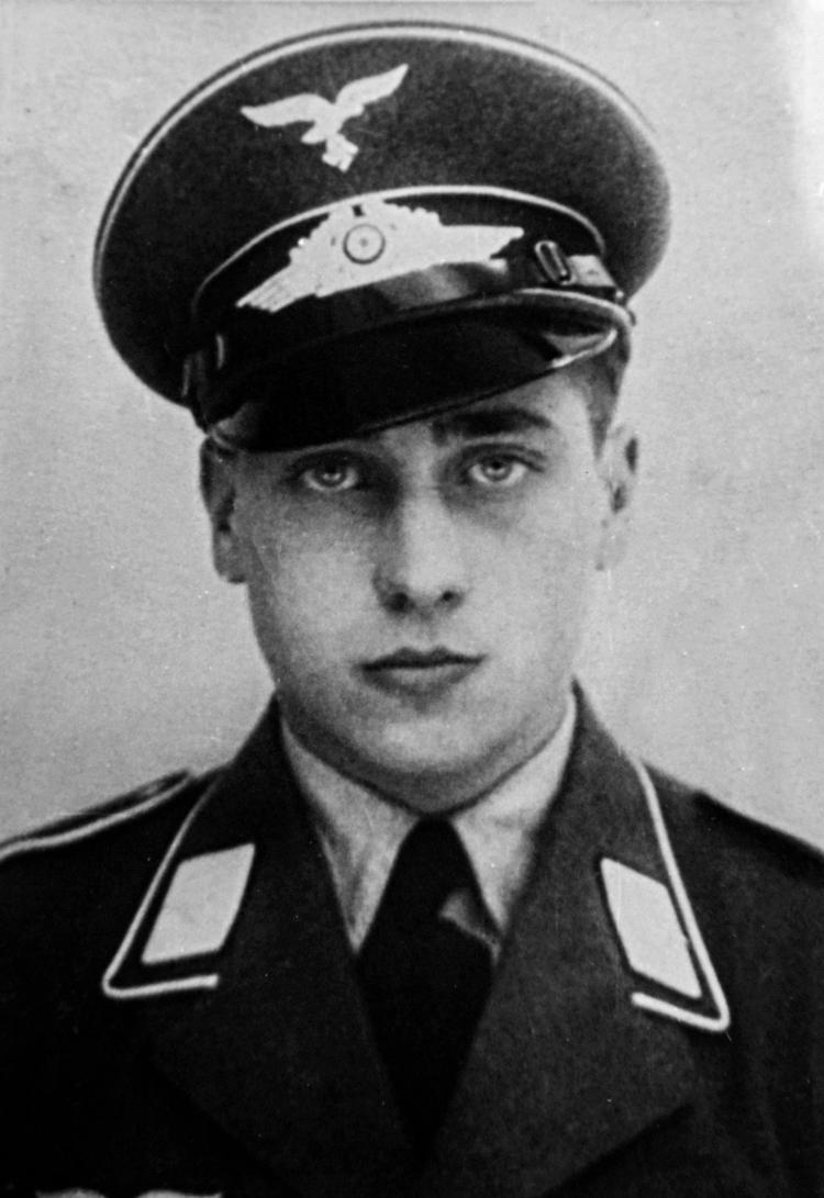 Paul Bogs, far til stjernebokseren Tom Bogs, uddanner sig i Tyskland, men bryder sig ikke om nazismen og forsøger at flygte hjem til Danmark, men bliver taget og ender på de nazistiske dødsgange. Foto: Fra bogen