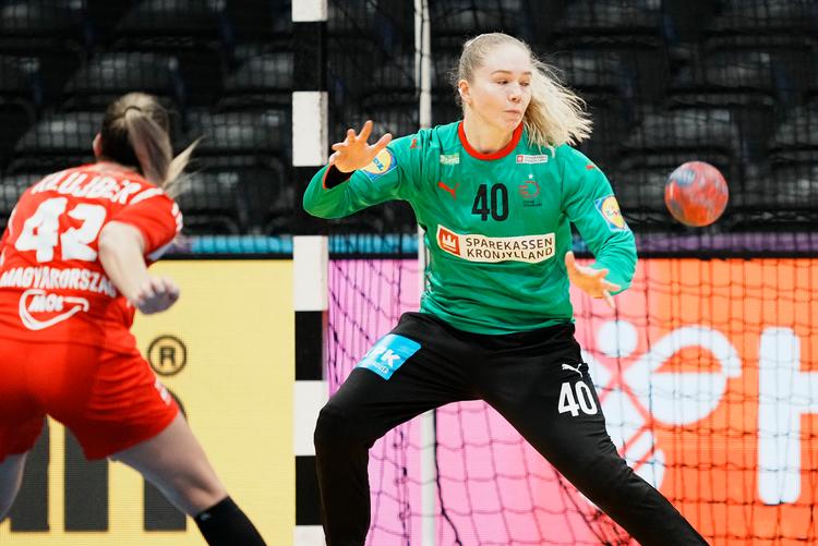  Da det kneb for Danmark efter pausen kom Amalie Milling ind i målet, og hendes redninger blev afgørende for, at Danmark lige nøjagtig vandt. Foto: Thomas Traasdahl/Ritzau Scanpix