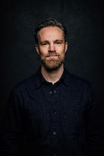 Jonas Kleinschmidt er cand.mag. i dansk og kulturformidling. I 2017 debuterede han som forfatter med 'Dig & mig & Zlatan'. Foto: Simon Klein Knudsen