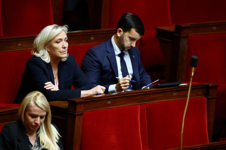 Forslaget om at genåbne bordeller kommer fra Rassemblement Nationals fremtrædende politiker Jean-Philippe Tanguy (th.). Ikke alle i partiet er enige, men Marine Le Pen (tv.) bakker op, siger han.  Foto: Sarah Meyssonnier/Ritzau Scanpix