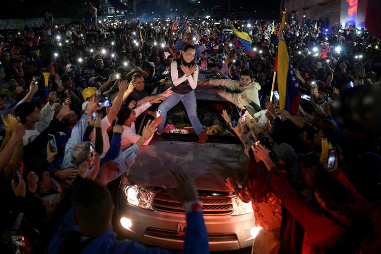 Den venezuelanske oppositionsleder, María Corina Machado, nyder stor opbakning i hjemlandet, men fik forbud mod at stille op til præsidentvalget i 2024 og har siden levet i skjul. Onsdag modtager hun Nobels Fredspris, men det er usikkert, hvorvidt hun dukker op i Oslo. Arkivfoto:  Gaby Oraa