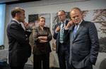 Frankrigs præsident, Emmanuel Macron, Danmarks statsminister, Mette Frederiksen, Tysklands kansler, Friedrich Merz, og Polens regeringschef, Donald Tusk, fotograferet sammen i København i oktober.  Foto: Michael Kappeler/Ritzau Scanpix
