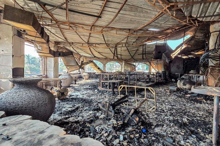 25 mennesker mistede livet i branden, som brød ud omkring midnat på en natklub i byen Arpora i distriktet Nordgoa Foto: Atish Naik/Ritzau Scanpix