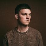 Når Rasmus Oppenhagen Krogh ikke forfølger sin solokarriere, har han bl.a. spillet med Guldimund, Takykardia og Jesper Zeuthen. Foto: Mike Højgaard