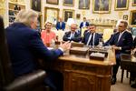 Det lignede lidt et møde med far, da flere europæiske topledere i august var på besøg i Det Hvide Hus hos Donald Trump. 
 Foto: Daniel Torok/Ritzau Scanpix