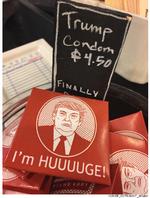 »Jeg er ENOOORM!« siger kondompakken med den amerikanske præsident på forsiden.  Foto: House Oversight Committee Democr