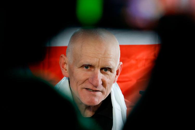 Ales Bjaljatski modtog Nobels Fredspris i 2022 for sin lange kamp mod diktaturet i Belarus. Lørdag blev han løsladt fra fængsel sammen med 122 andre politiske fanger som led i en aftale mellem Belarus og USA. Foto: Petras Malukas/Ritzau Scanpix