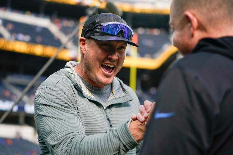 Siden sit karrierestop har Philip Rivers været træner for sin ældste søns gymnasiehold og har selv indrømmet, at kampvægten nok er lidt højere, end da han senest spillede i NFL for fem år siden. Søndag gør quarterbacken comeback. Foto: Ryan Sun/Ritzau Scanpix