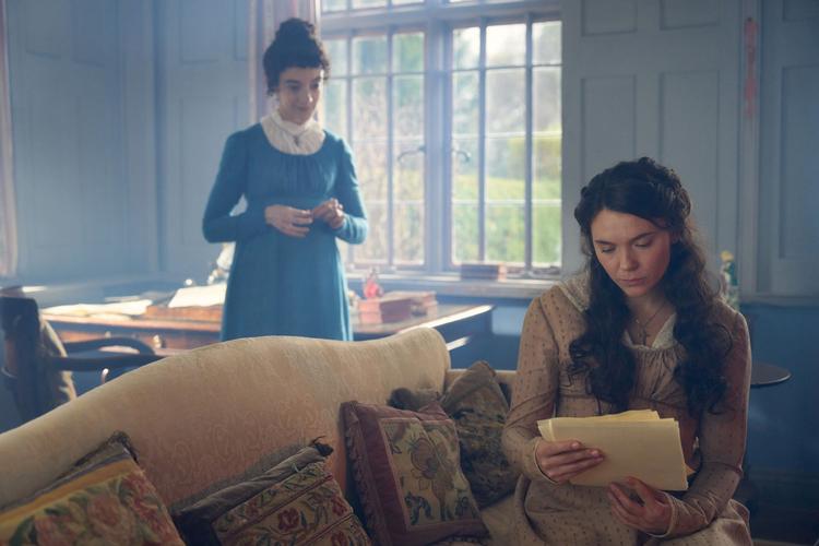Den dybe fortrolighed, intelligens og humor i portrættet af relationen mellem søstrene Jane og Cassandra Austen og deres overvejelser om ægteskab og stand gør alene 'Miss Austen' værd at se.  Foto: DR