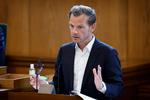Ifølge justitsminister Peter Hummelgaard (S) kan en eksplosion i antallet af sager om økonomisk kriminalitet være med til at forklare, hvorfor flere sager end tidligere er blevet henlagt. Foto: Jens Dresling
