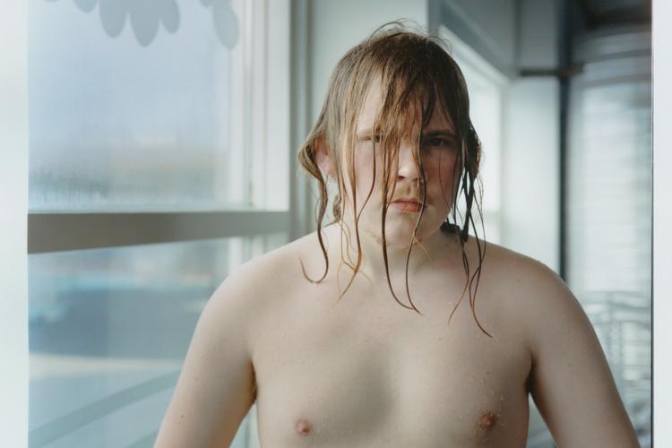 Kári Steinn Helgason fotograferet 12. marts 2024, som er 40-års dagen for den bådulykke, hvor fotografens far druknede. Foto: Jón Bjarni Hjartarson