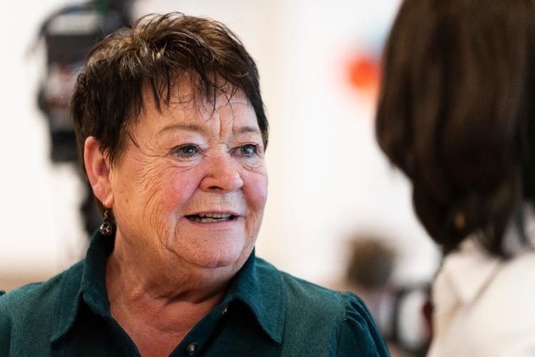 Mona Striib mener ikke, at det bør tælle som en dag med barn syg, hvis man som forælder er nødt til at hente sit syge barn i arbejdstiden. Foto: Emil Nicolai Helms/Ritzau Scanpix