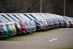 Volkswagens elbil ID. Buzz holder på række. Tyskland er Europas største bilproducent og har ønsket, at loven om et stop for at sælge nye biler med forbrændingsmotorer fra 2035 blev blødet op. Foto: Fabian Bimmer/Ritzau Scanpix