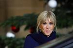 Frankrigs førstedame, Brigitte Macron, er kommet i modvind, efter at man på en videooptagelse kan høre hende omtale aktivister som »dumme kællinger«. Foto: Gonzalo Fuentes/Ritzau Scanpix
