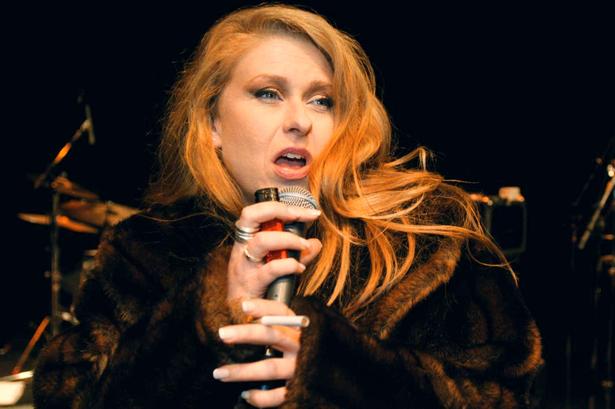 Stemmen. Nærværet. Attituden. Sanne Salomonsen er en af de største stjerner i dansk rock og pop og har været det i årtier. Her ses hun i 1999. Foto: Holger Bundgaard/Jyllands Posten