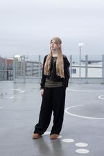 8. klasseeleven Emilie Burmeister har skrevet et debatindlæg om, at danske børn er blandt dem med de længste skoledage, og at man virkelig ikke får ret meget ud af at sidde i skolen til klokken 15. Skulle man ikke tage at udnytte tiden bedre, spørger hun.  Foto: Vikki Søholm