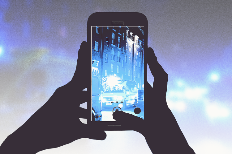 Kollage: Mads D'Alterio Djervig. Originalfoto: Thomas Borberg, Pexels