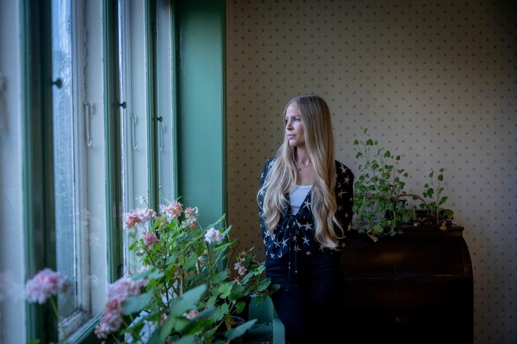 »Forældre i dag er bange for at opdrage«, siger Eva Selsing, der altid sender et du-gør-det-godt-nik til forældre, der tør. Foto: Mads Nissen