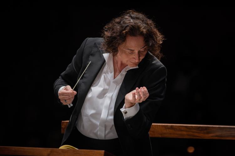 Dirigenten Nathalie Stutzmann skal dirigere Wagner ved festspillene i Bayreuth. Foto: Luis Luque
