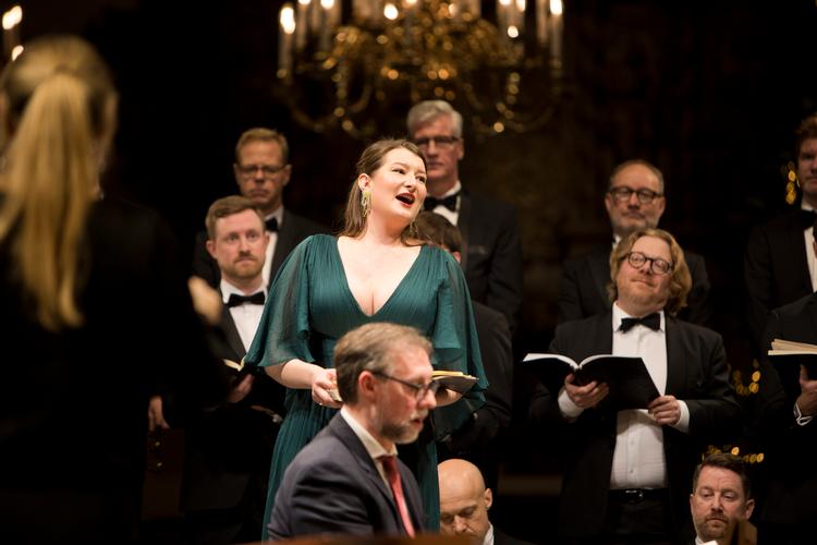 'Messias' i Holmens Kirke med Camerata-koret er stadig en fast juletradition, og både kor og solister var fremragende. Her altsolisten Laura Mayer. Foto: Martin Rosenauer