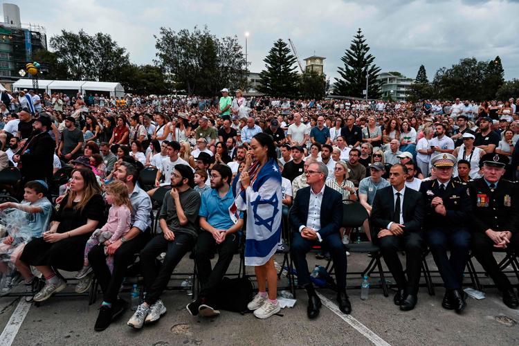 Søndag blev der afholdt en mindehøjtidelighed på Bondi Beach nær Sydney til ære for ofrene for terrorangrebet forrige søndag. Foto: Saeed Khan/Ritzau Scanpix