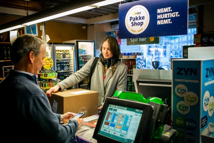 »Hvordan var din oplevelse?« er blevet virksomheders nye yndlingsspørgsmål – især hos PostNord, hvor kunderne konsekvent bliver bedt om at vurdere oplevelsen med at få overdraget en pakke af et andet menneske. Arkivfoto: Jens Hartmann