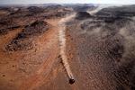    Henk Lategan og co-driver Brett Cummings kæmper sig vej gennem sanddynerne på fjerde etape af Dakar Rally 2025 mellem Al Henakiyah og al-Ula i Saudi Arabien. Løbet blev vundet af hjemmebanefavoritten Yazeed Mohamed Al-Rajhi, der havde tyske Timo Gottschalk som co-driver.   Foto: Christophe Ena/Ritzau Scanpix