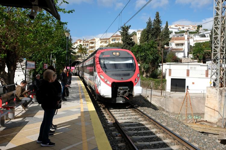 Et nyt månedskort til under 500 kr. vil give fri adgang til at rejse med bus og tog i Spanien.  Foto: Jens Dresling