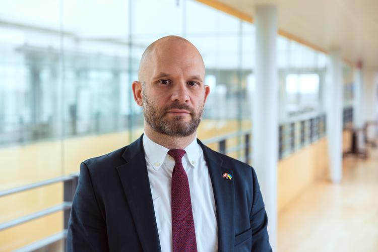 »Selvfølgelig vil vi i det øjeblik, der er åbnet ild, have tabt og mistet Grønland«, siger chefredaktør Niels Jespersen fra Netavisen Pio. Foto: Frej Rosenstjerne 