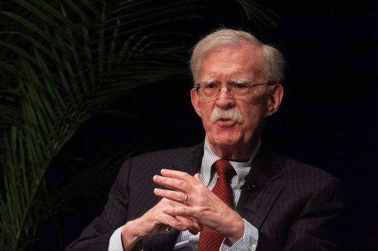 John Bolton var Donald Trumps nationale sikkerhedsrådgiver fra 2018 til 2019, men de to blev hurtigt uenige om udenrigspolitikken – især Iran. Bolton pressede på for en langt hårdere linje over for Teheran og talte åbent for militære angreb og regimeskifte. Foto: Mario Cantu/Ritzau Scanpix