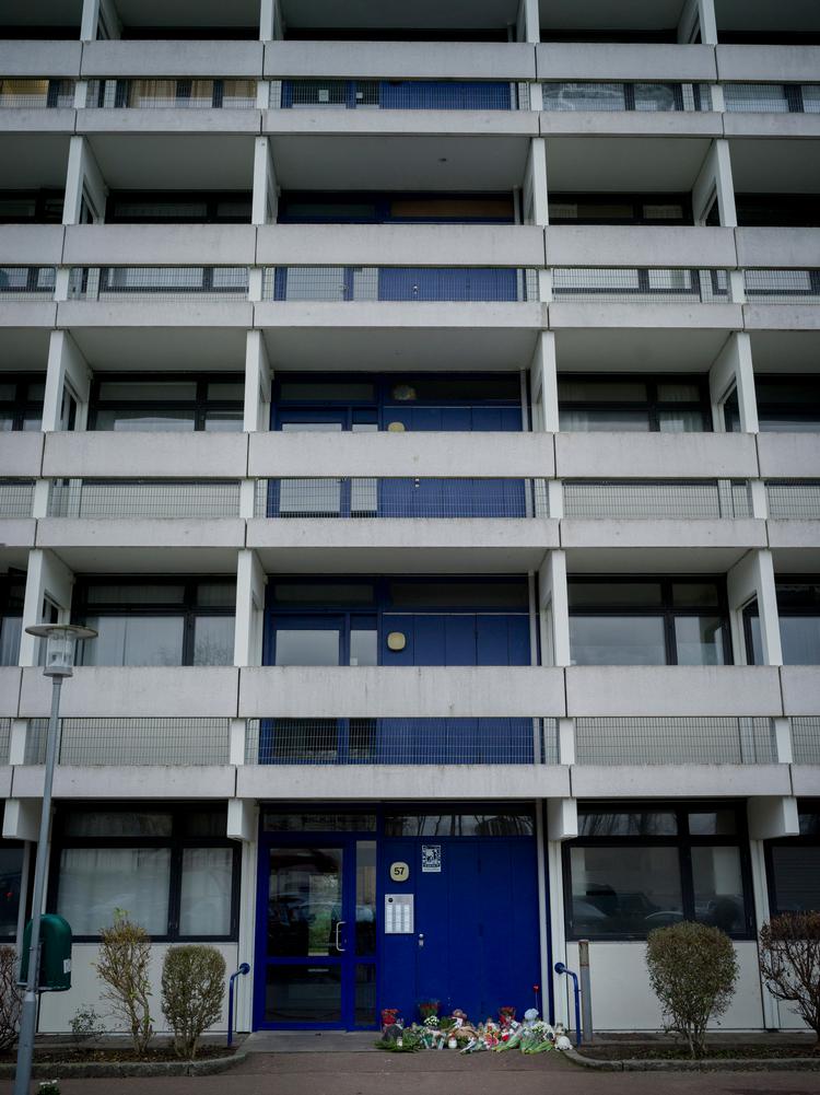 Den toårige dreng blev kastet ud fra syvende sal i en etageejendom i Høje Gladsaxe. En 32-årig mand er fængslet og sigtet for drab. Foto: Mads Nissen