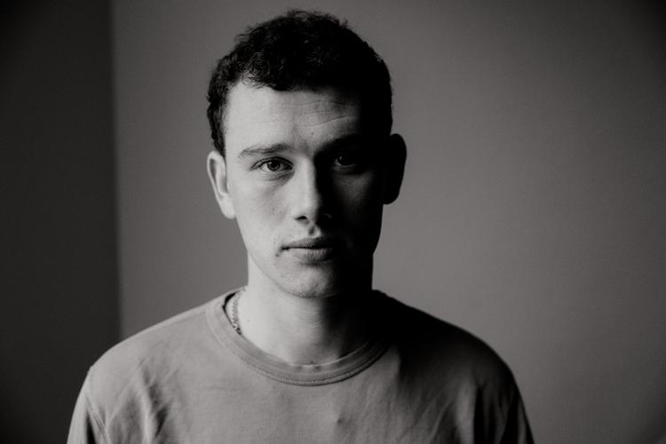 Alexander Bach Frandsen husker ikke ret meget fra før nytårsaften 2003. Den aften, hans far døde. Foto: Loui Pedersen