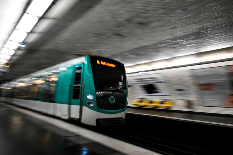 Paris' metrosystem. Arkivfoto. Foto: Julien de Rosa/Ritzau Scanpix