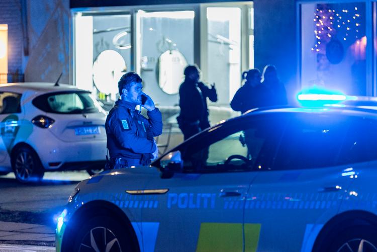Politiet mødte talstærkt op efter knivstikkeri i Hvidovre. Foto: Steven Knap/Ritzau Scanpix