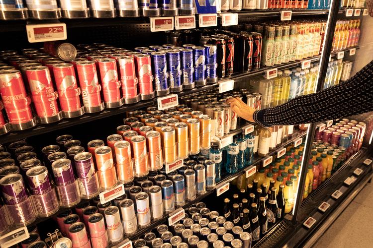 »Kontroltrykket skal fortsætte, så man ved, at hvis man har en kiosk derude og driver ulovlig forretning, så ånder vi dig i nakken. Vi kommer efter dig, og det gør vi også i de kommende år«, siger skatteminister Ane Halsboe-Jørgensen. Foto: Tobias Nielsen