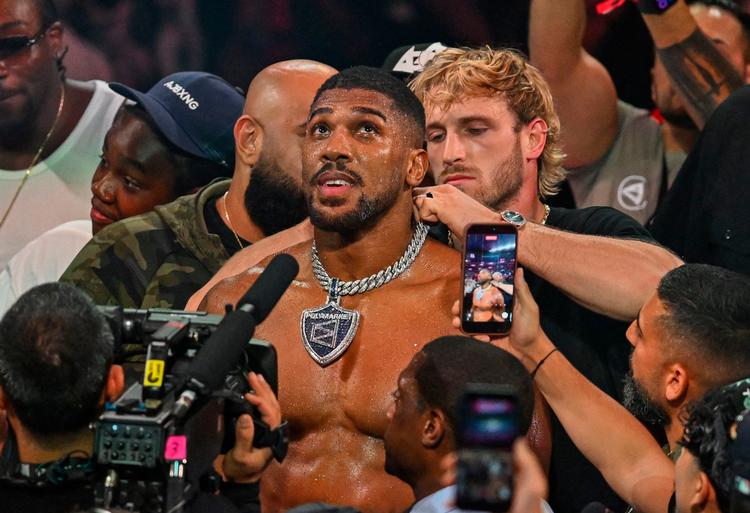 Den britiske eksverdensmester  i boksning, Anthony Joshua, var mandag involveret i en alvorlig bilulykke nær Nigerias hovedstad, Lagos. Flere personer skulle være døde, mens Joshua skulle være okay.  Foto: Giorgio Viera/Ritzau Scanpix