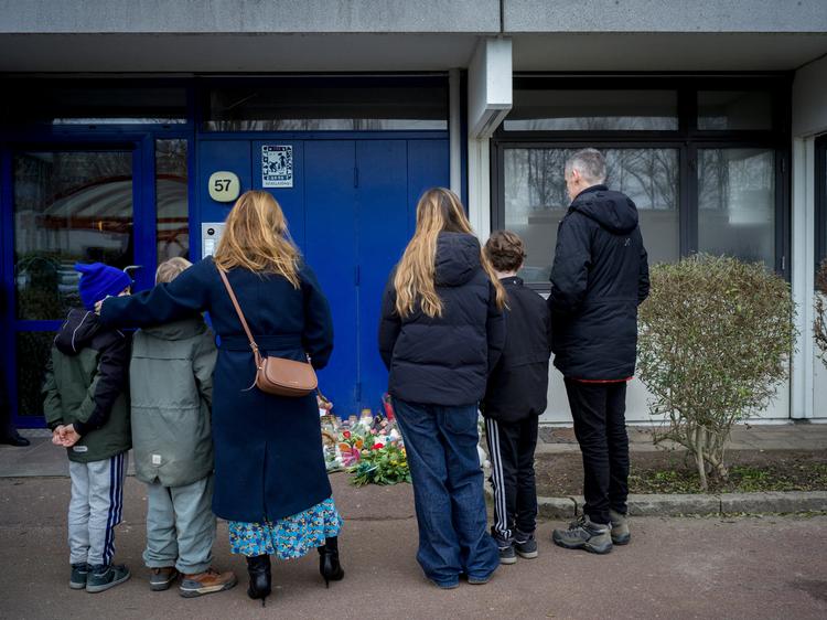 21. december døde n toårig dreng, da han blev kastet ud fra en svalegang på syvende sal i Høje Gladsaxe. En 32-årig mand har erkendt at have kastet drengen ud for at slå ham ihjel og er varetægtsfængslet. Foto: Mads Nissen