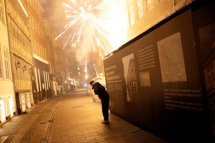 Fejring af nytåret 2025-2026 i det centrale København. I nytårsdøgnene 31.12. og 1.1. kom der i hele landet 227 personer til akut behandling på grund af skader efter fyrværkeri, heraf med 27 alvorlige skader.  Foto: Loui Pedersen