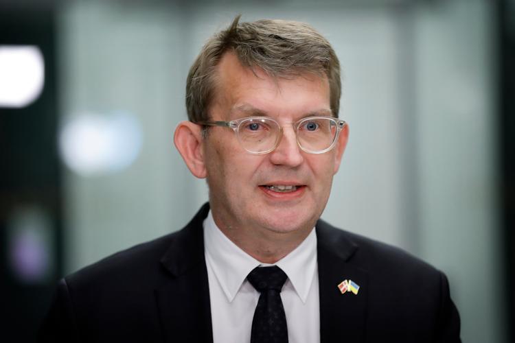 »Er Troels Lund Poulsen virkelig det rette skridt frem for Danmark i en nervøs tid med krig i Europa og krise med Donald Trump?«, spørger Christian Jensen.  Foto: Jens Dresling