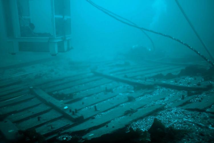 På bunden af Øresund i nærheden af København opdages et 600 år gammelt skib. 'Gåden i dybet' følger bjærgningen og undersøgelsen af det. Foto:  Foto: Vikingeskibsmuseet i Roskilde