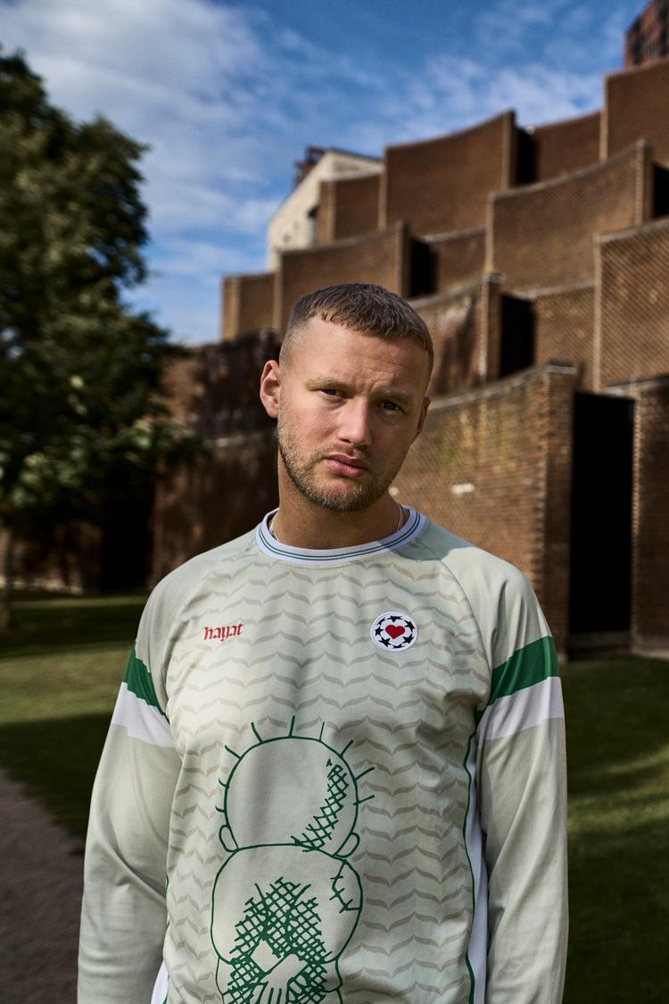 Han har tidligere udgivet digtsamlingen 'Lov mig du læser det'. Nu romandebuterer Frederik Drescher Kluth (f. 1996) med 'I mellemtiden er vi ingen'.  Foto: Vincent Nahuel Anselmo