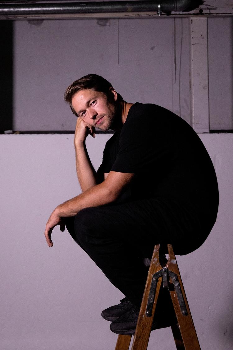 Skuespiller Jakob Oftebro er eftertragtet i Norden. Han taler både dansk, norsk og svensk, så han får store roller i hele Skandinavien.   Foto: Finn Frandsen