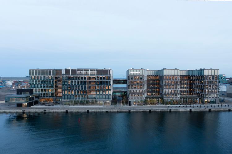 AP Pension til venstre og Nykredit til højre har fået lavet et fælles domicilbyggeri, der rummer gaver til byen.  Foto: Kontraframe