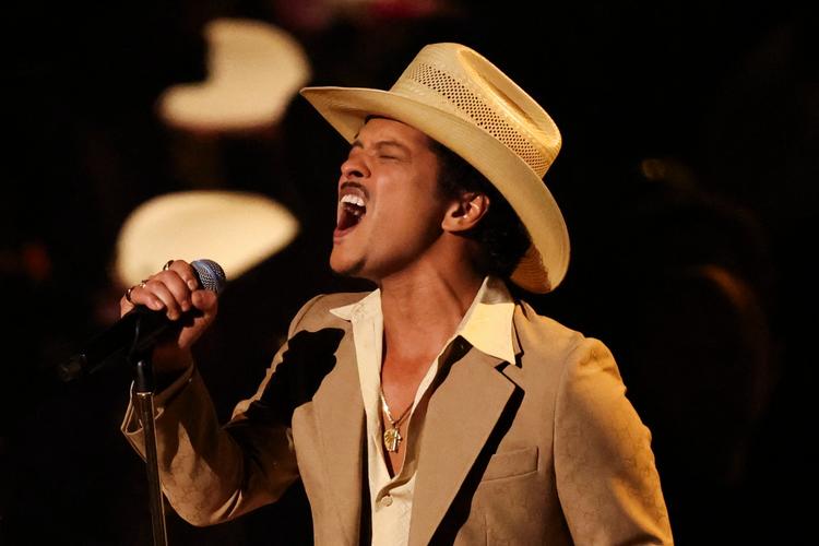 Bruno Mars udgav i 2016 sit seneste album som solokunstner. Her ses han optræde ved grammy-uddelingen sidste år i Los Angeles. Foto: Mario Anzuoni/Ritzau Scanpix