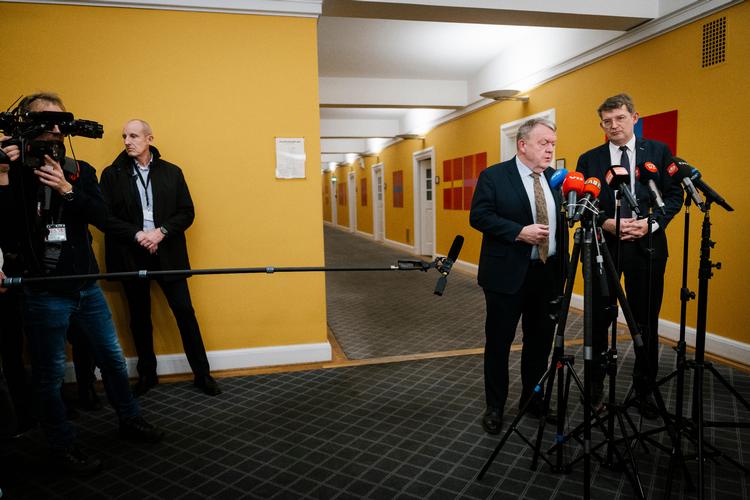Foreign Minister Lars Løkke Rasmussen (M) and Defense Minister Troels Lund Poulsen (V) were the main figures at an extraordinary meeting in the Foreign Policy Committee on Tuesday evening. Foto: Emil Nicolai Helms/Ritzau Scanpix