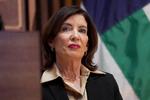 New Yorks guvernør, Kathy Hochul, raser over præsident Donald Trumps beslutning om at indefryse milliardbeløb. Foto: Angelina Katsanis/Ritzau Scanpix