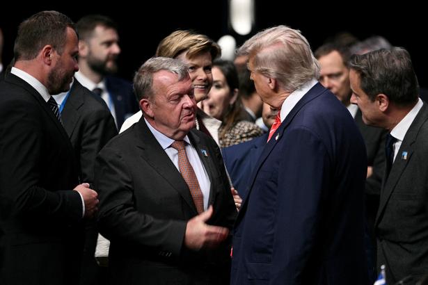 The American president Donald Trump greets Denmark's foreign minister Lars Løkke Rasmussen before the start of a plenary session during the NATO heads of state and government summit in Hague on June 25, 2025 Foto: Brendan Smialowski/Ritzau Scanpix