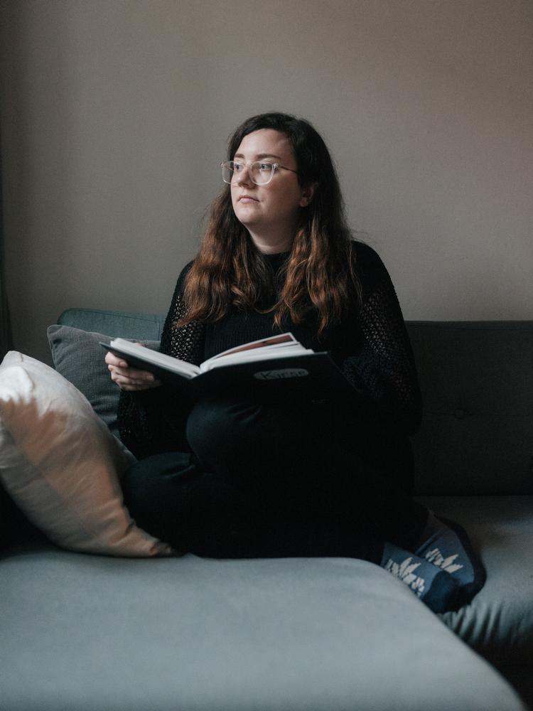 Senia Kragh Hansen møder ofte tavshed, når hun fortæller, at hendes søster har mistet livet til selvmord. Foto: Peter Maunsbach