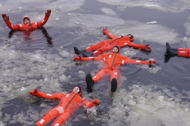 Det er en iskold fornøjelse at flyde rundt i den øverste del af Den Botniske Bugt, når vinteren for alvor har fat. Foto: Lars Munk