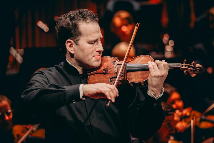 Nikolaj Szeps-Znaider spillede Bruchs violinkoncert så smukt, det overhovedet lader sig gøre. Foto: Nikolaj Bransholm